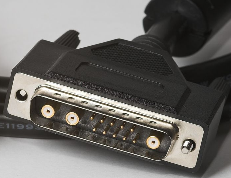 d-sub-13w3-to-vga-cable connector detail