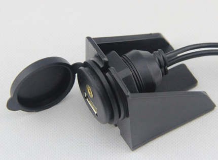 single-usb-c-panel-mount-detail-cut-out-view