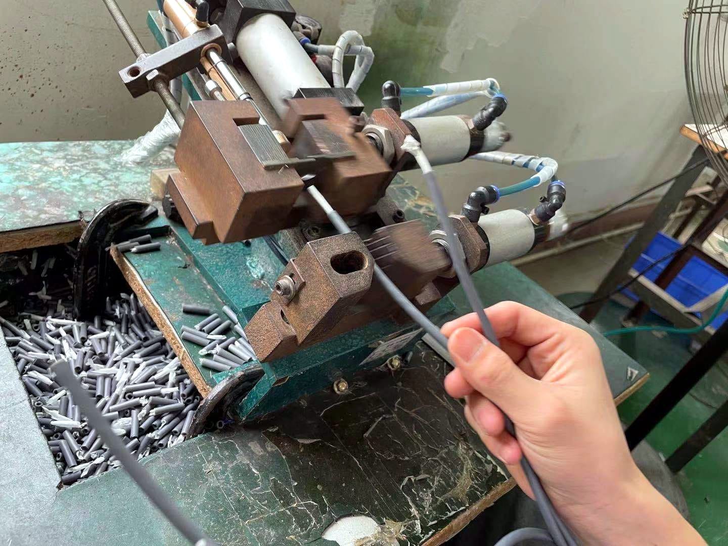 Semi-automatic wire stripping machine at the HKWIRE factory